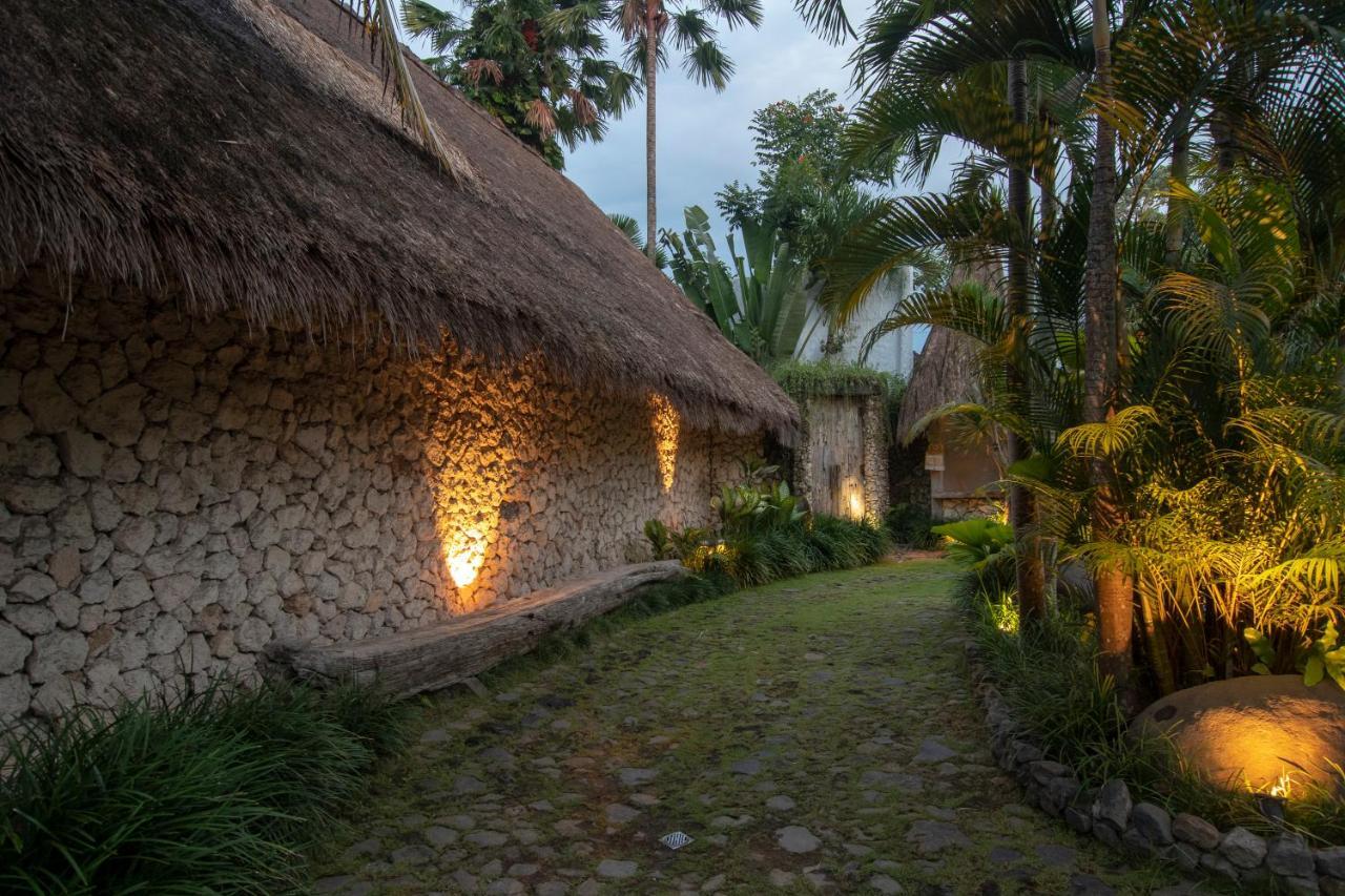 Stone House * Ubud (Bali)
